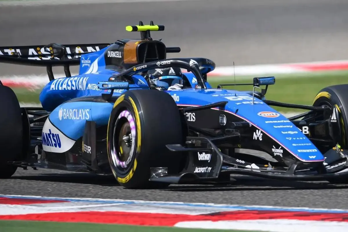 Carlos Sainz in zijn Williams FW-48 tijdens de 2026 F1-test in Bahrein