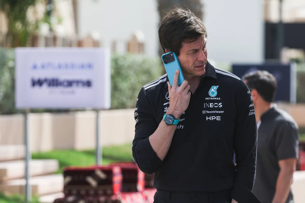 Mercedes-baas Toto Wolff in de F1-paddock in. Bahrein 2026