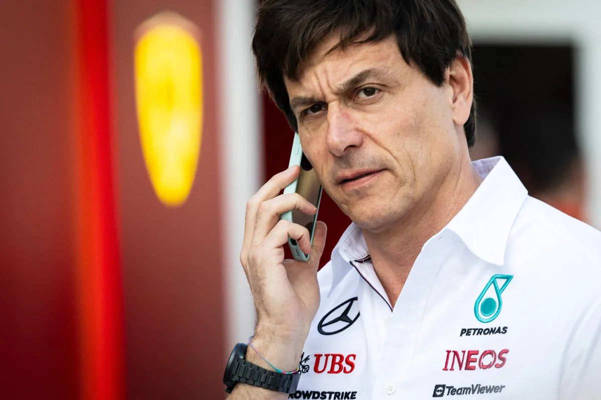 Toto Wolff telefoneren
