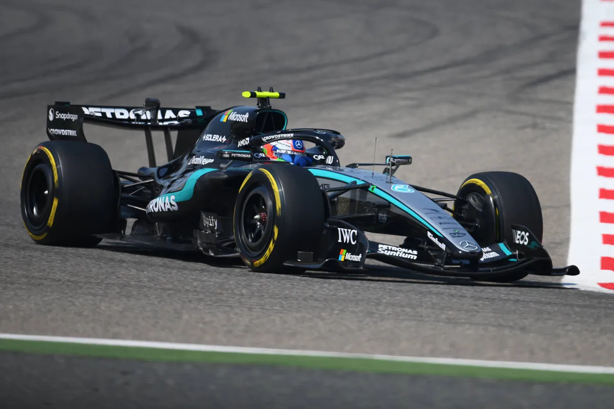 Mercedes-coureur Kimi Antonelli tijdens de 2026 F1-test in Bahrein