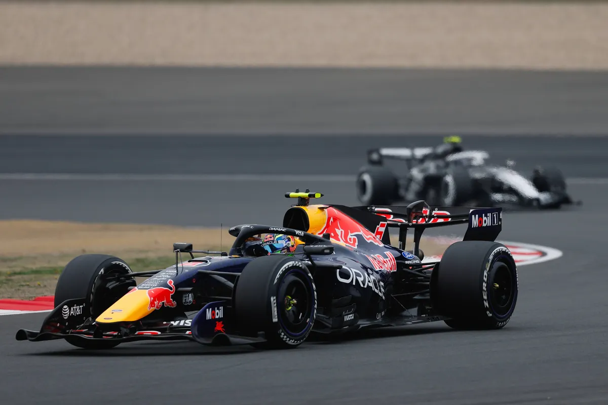 Red Bull-coureur Isack Hadjar tijdens de 2026 F1-race in China