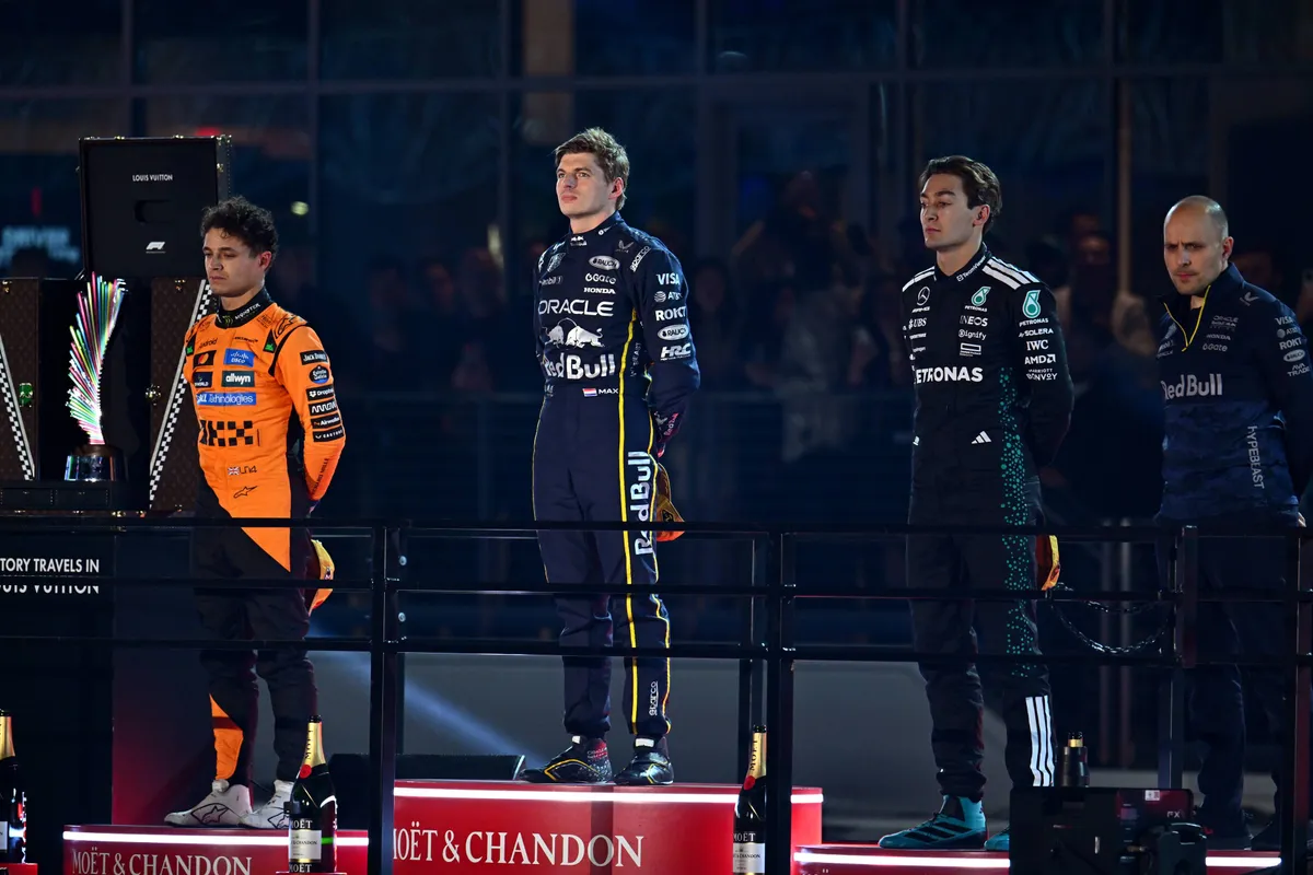 Max Verstappen deelt het podium in Las Vegas in 2025 met Lando Norris en George Russell