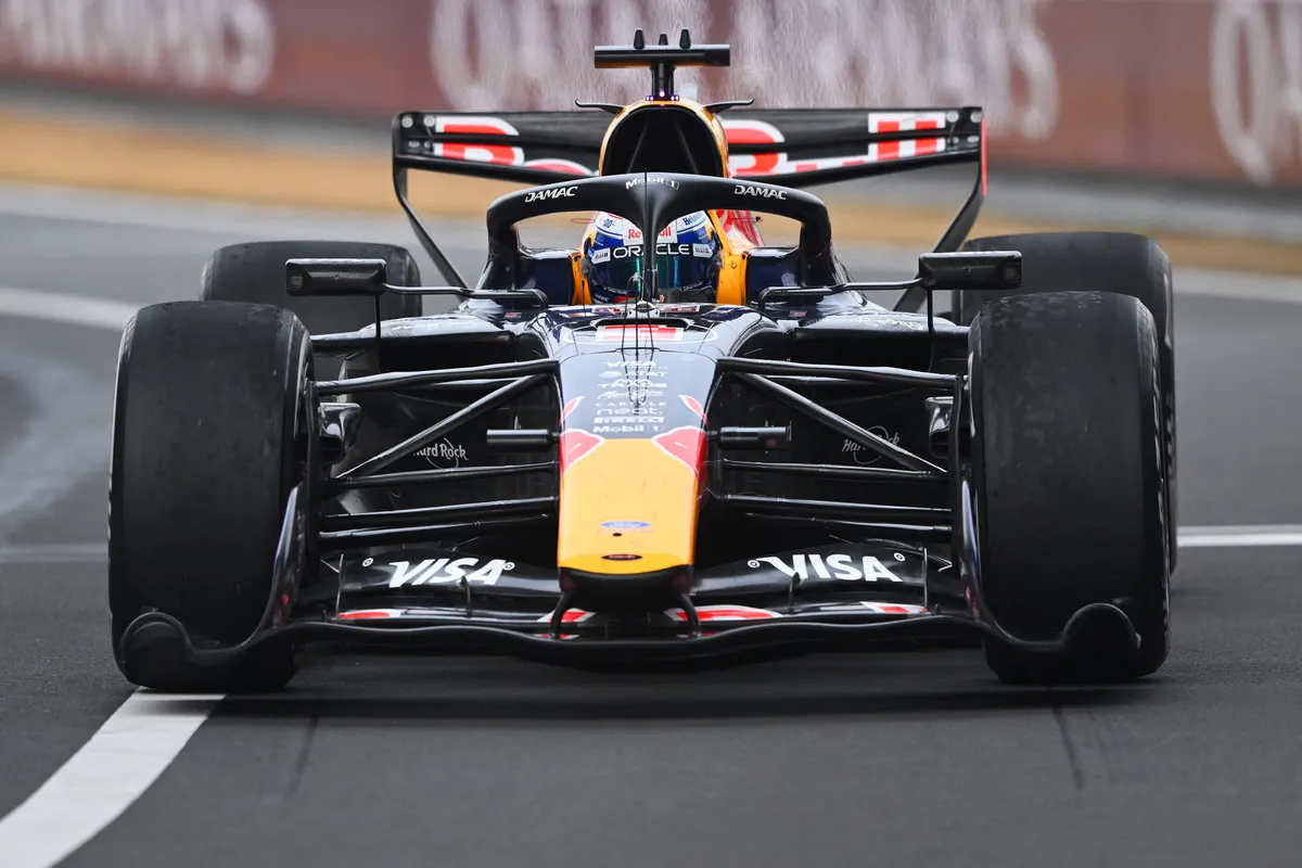 Max Verstappen valt uit tijdens de 2026 F1-race in China