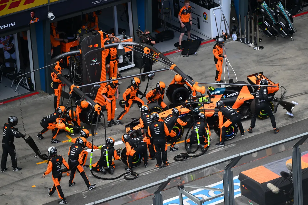De pitstop van McLaren voor Lando Norris tijdens 2026 F1-race in Australië