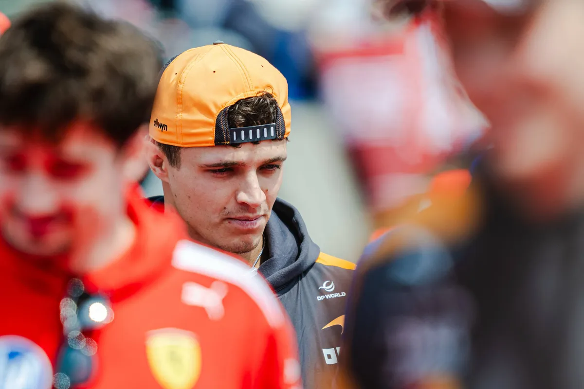 McLaren-coureur Lando Norris op de F1-grid in Japan