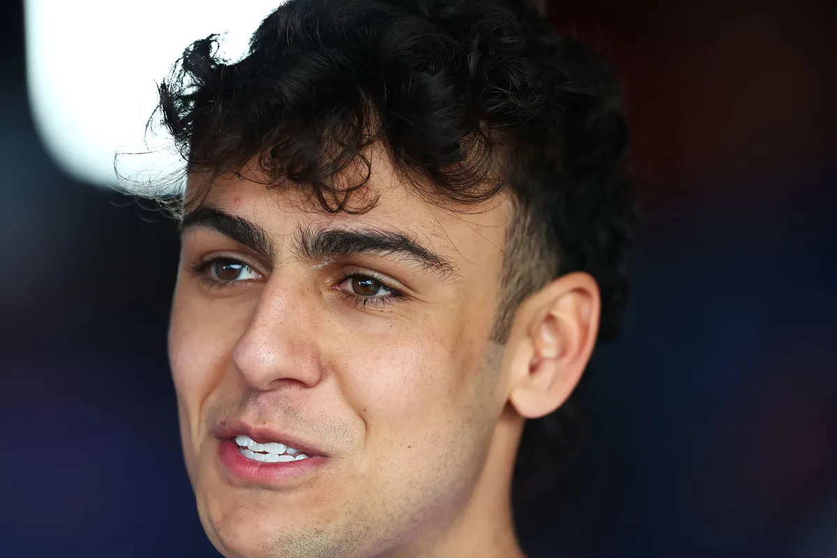 Arvid Lindblad tijdens het F1-raceweekend in Japan (2026)