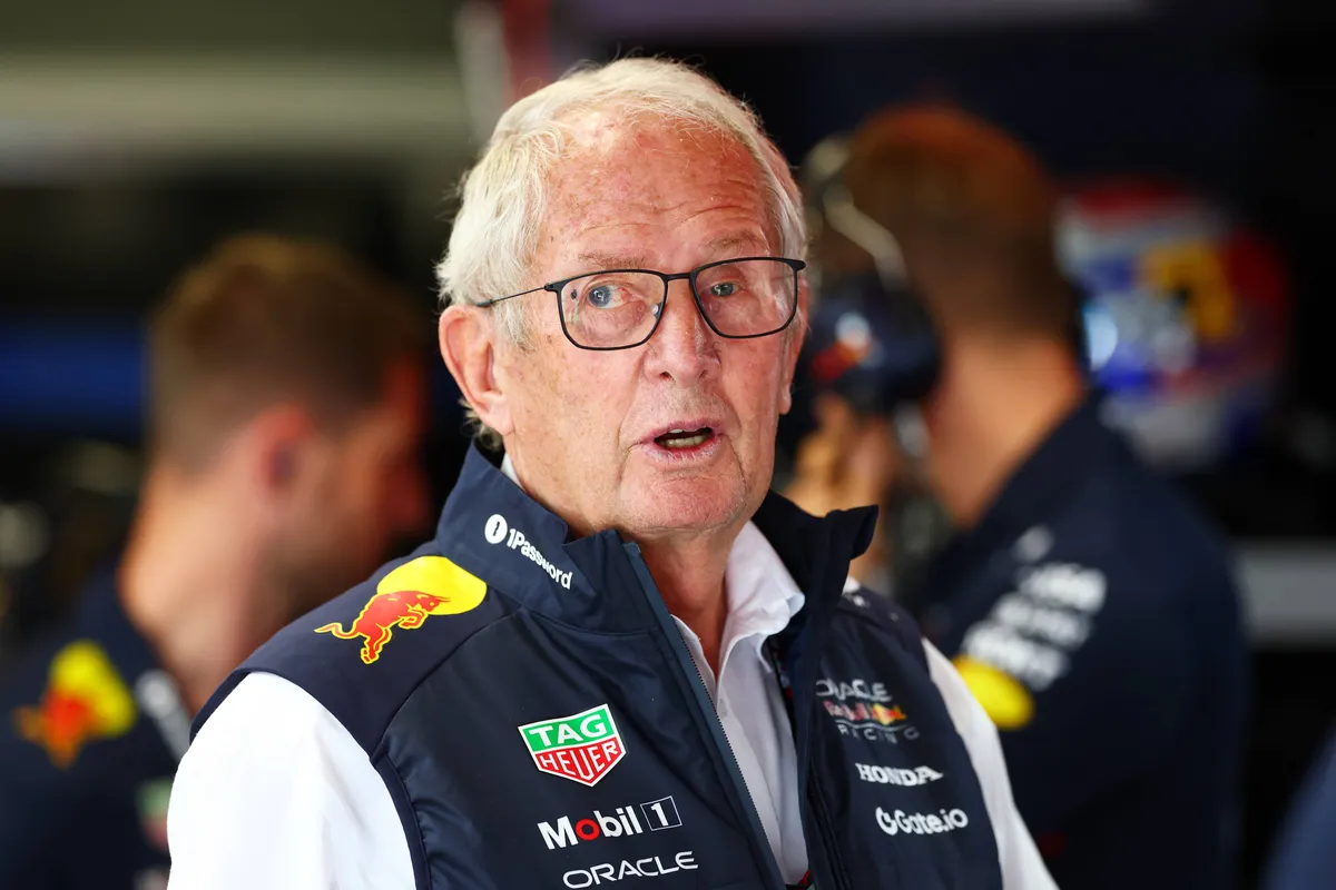 Helmut Marko tijdens VT3 voor F1 GP Hongarije 2025