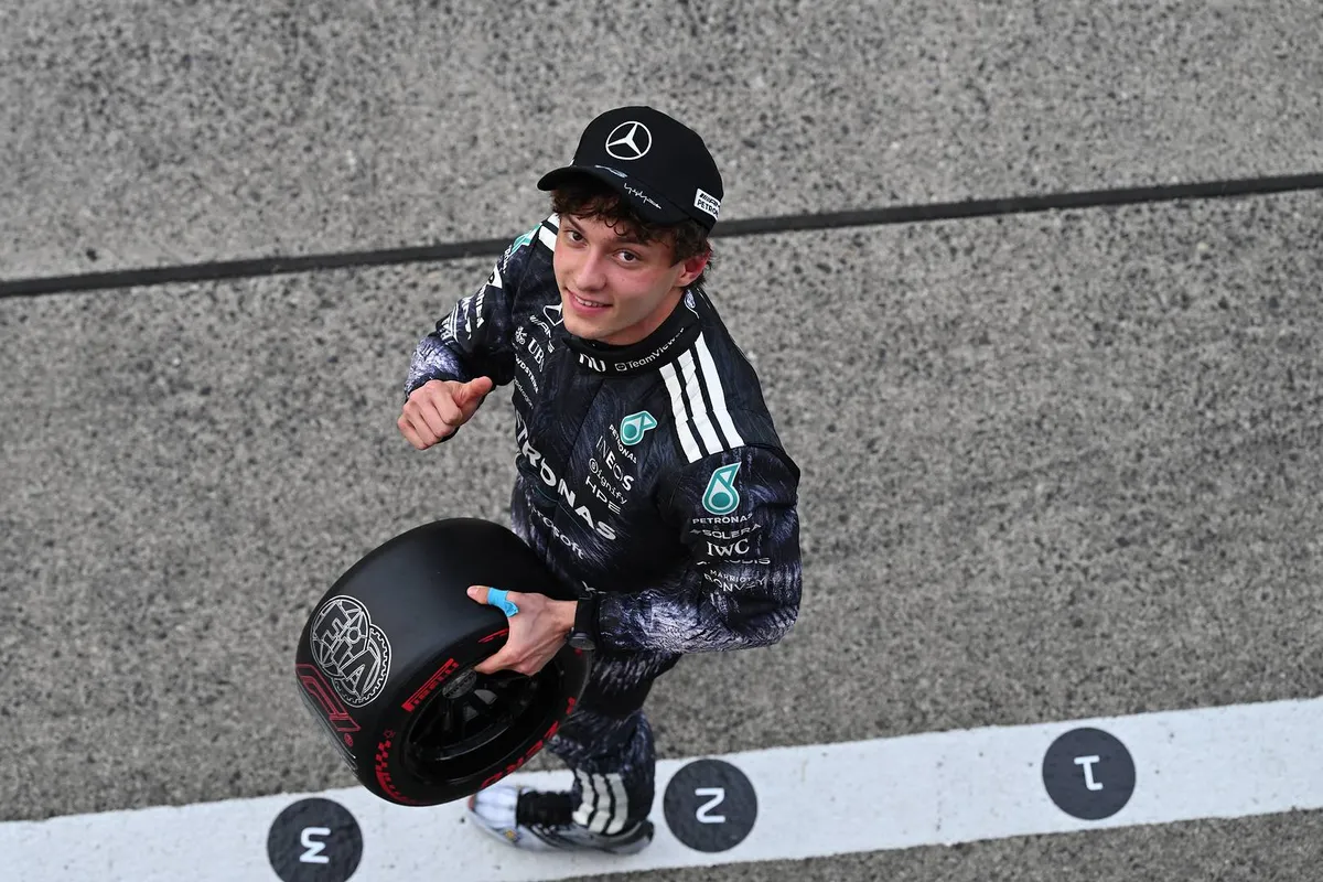 Kimi Antonelli pakt pole position voor de F1 Grand Prix van Japan in 2026