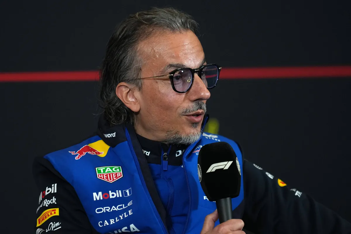 Red Bull Racing-teambaas Laurent Mekies tijdens de persconferentie voorafgaand aan de F1 Grand Prix van China in 2026