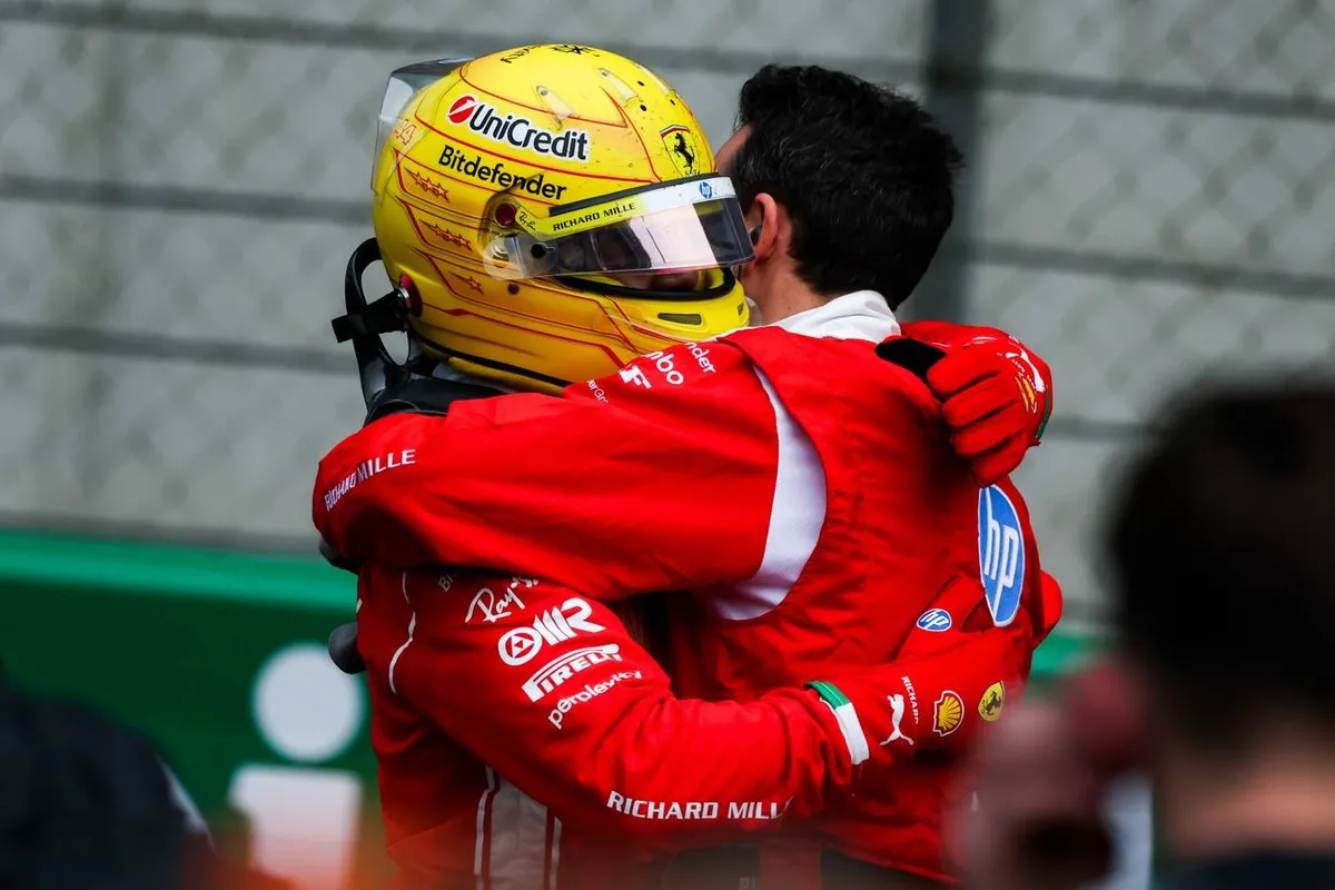 Lewis Hamilton pakt zijn eerste podium voor Ferrari tijdens de F1 Grand Prix van China in 2026