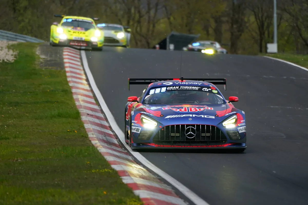 Max Verstappen tijdens NLS4 op de Nürbrugring Nordschleife