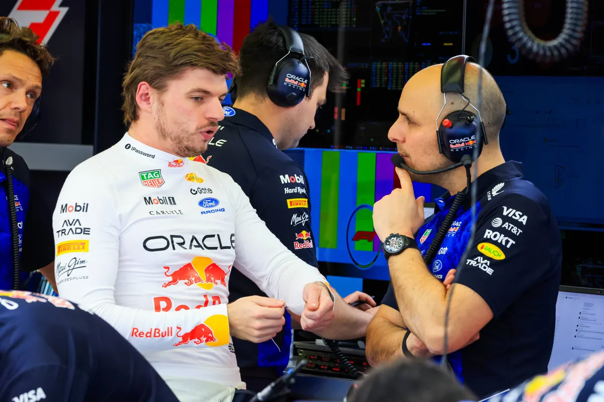 Max Verstappen Gianpiero Lambiase Red Bull garage