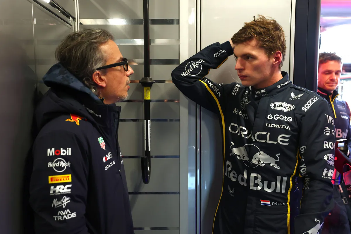 Red Bull-baas Laurent Mekies met Max Verstappen in 2025