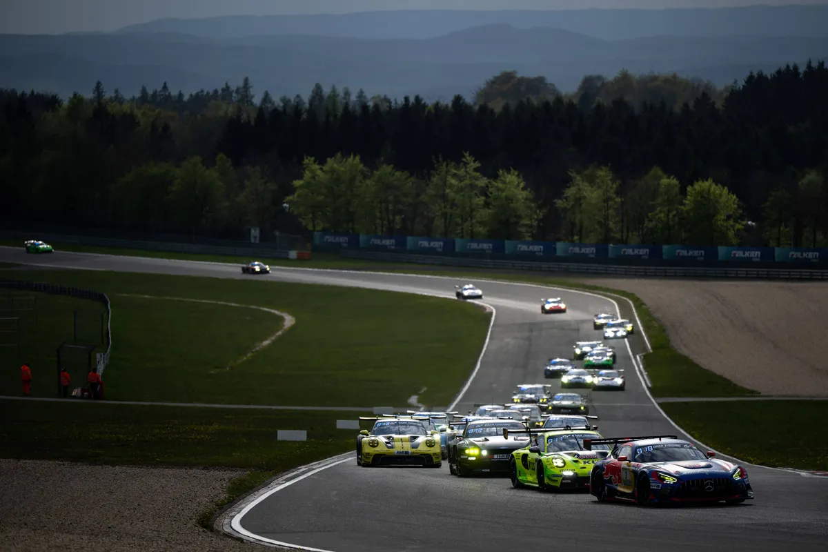 De start van de Nürburgring-race in 2026