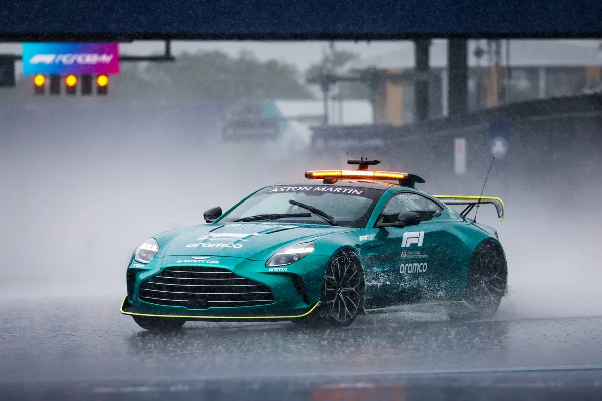 De Aston Martin safety car tijdens de 2025 F1 GP Miami