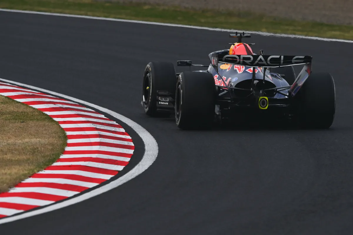 De achterkant van de Red Bull RB22 van Max Verstappen in Japan