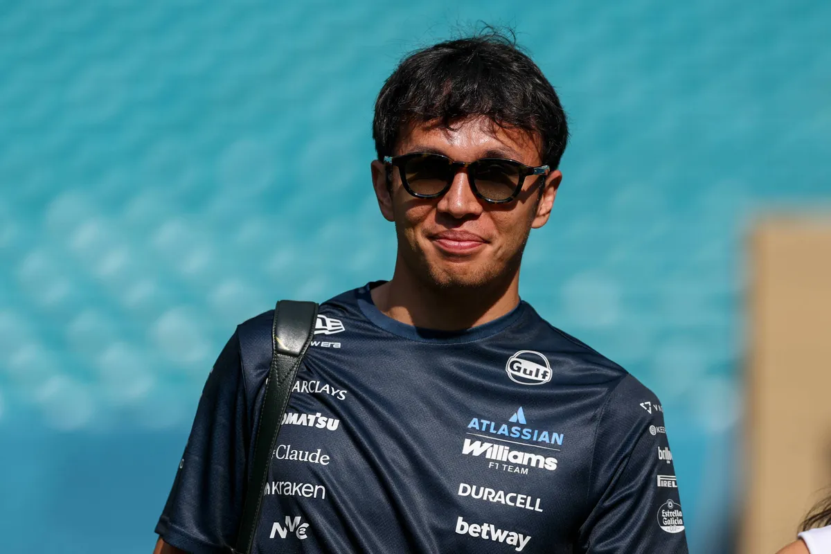 Williams-coureur Alex Albon in Miami