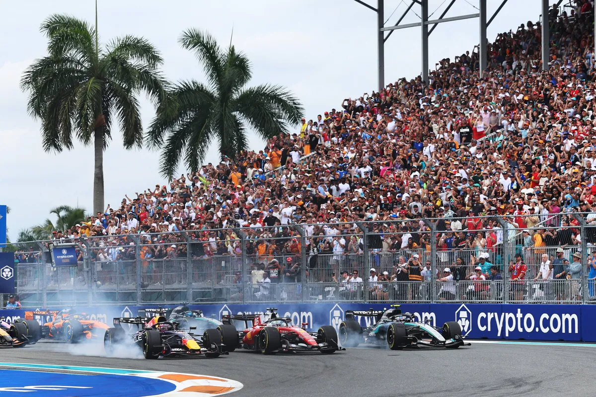 De racestart van de F1 Grand Prix van Miami in 2026