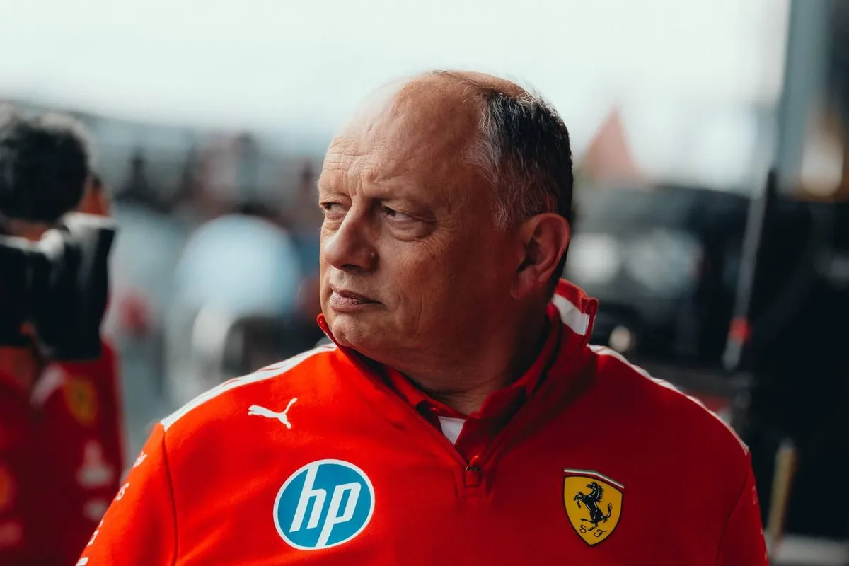 Ferrari-teambaas Frederic Vasseur in de paddock tijdens de F1 Grand Prix van Japan in 2026