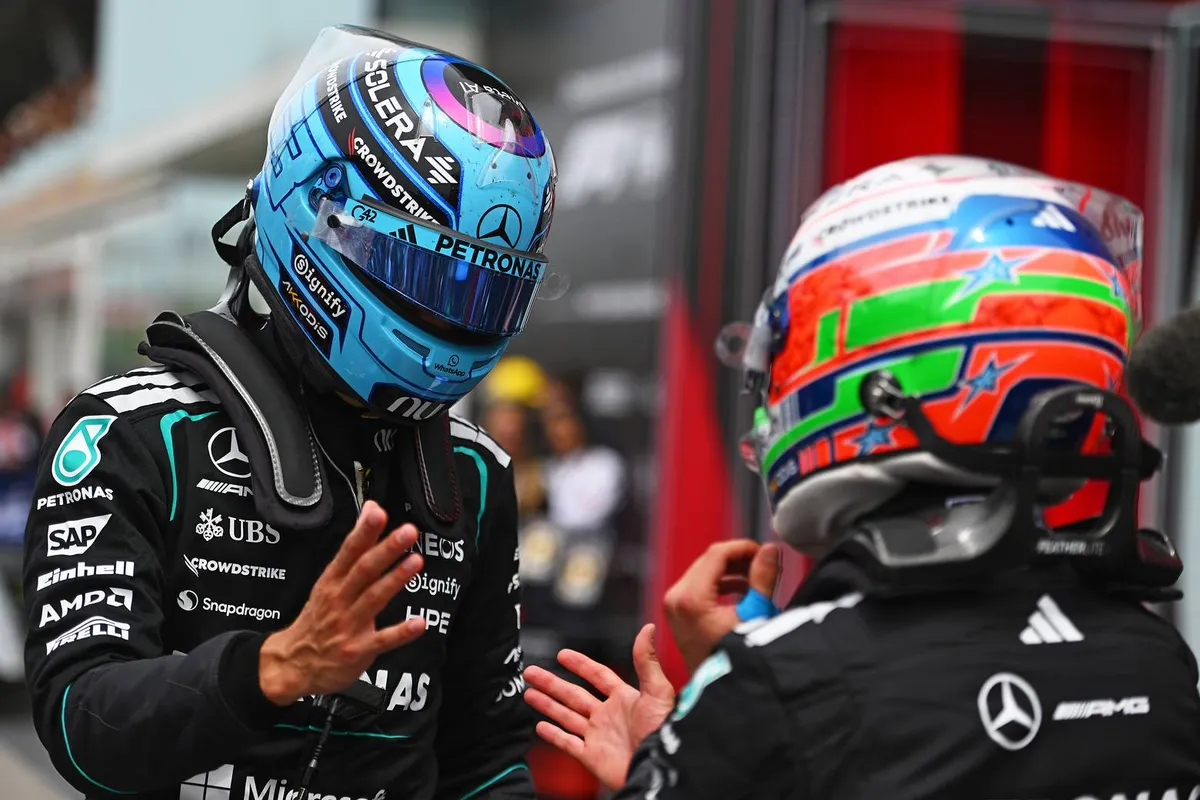 George Russell en Kimi Antonelli schudden elkaar de hand na een intense F1-sprintrace in Canada (2026)