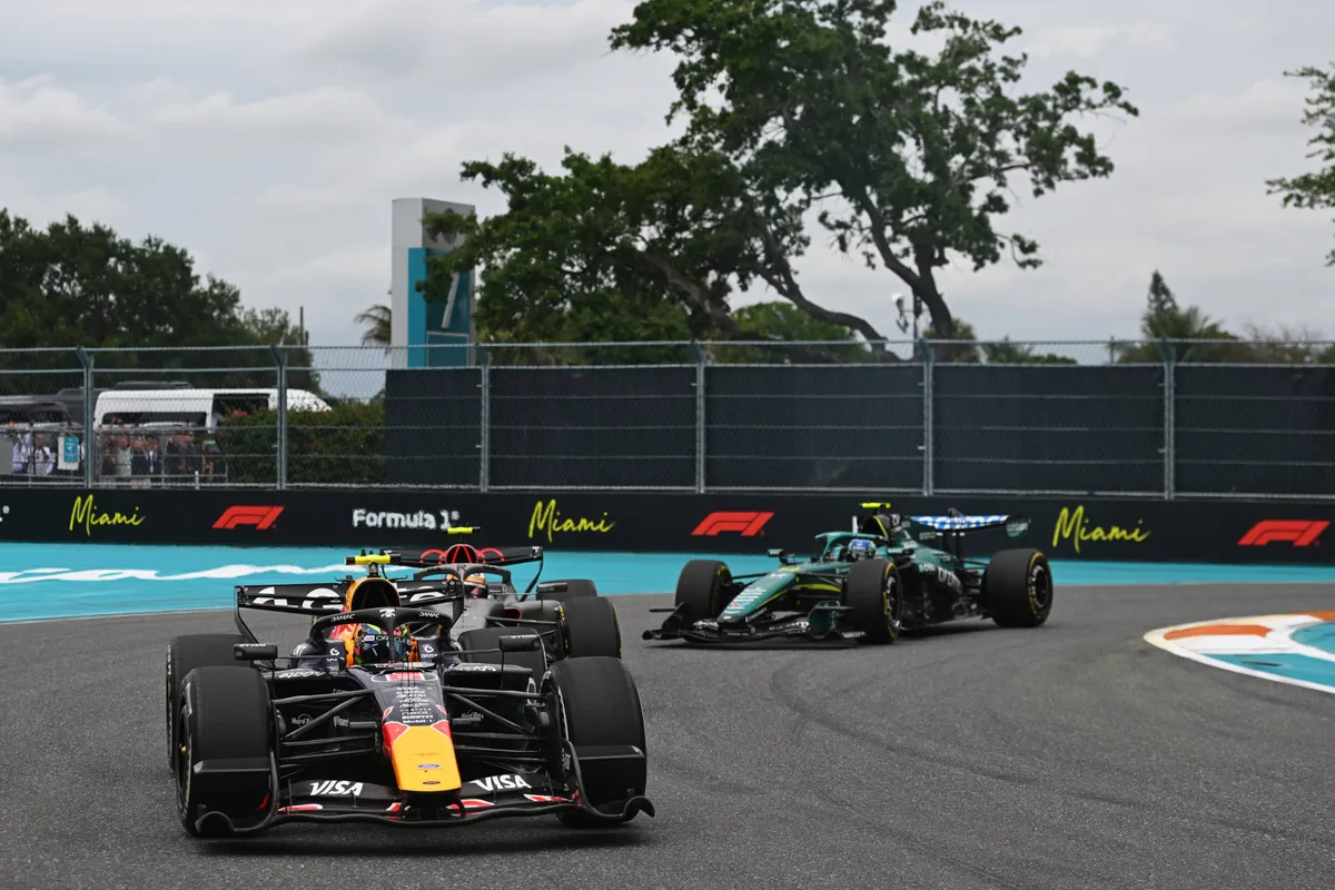 Isack Hadjar tijdens beginfase 2026 F1 GP Miami