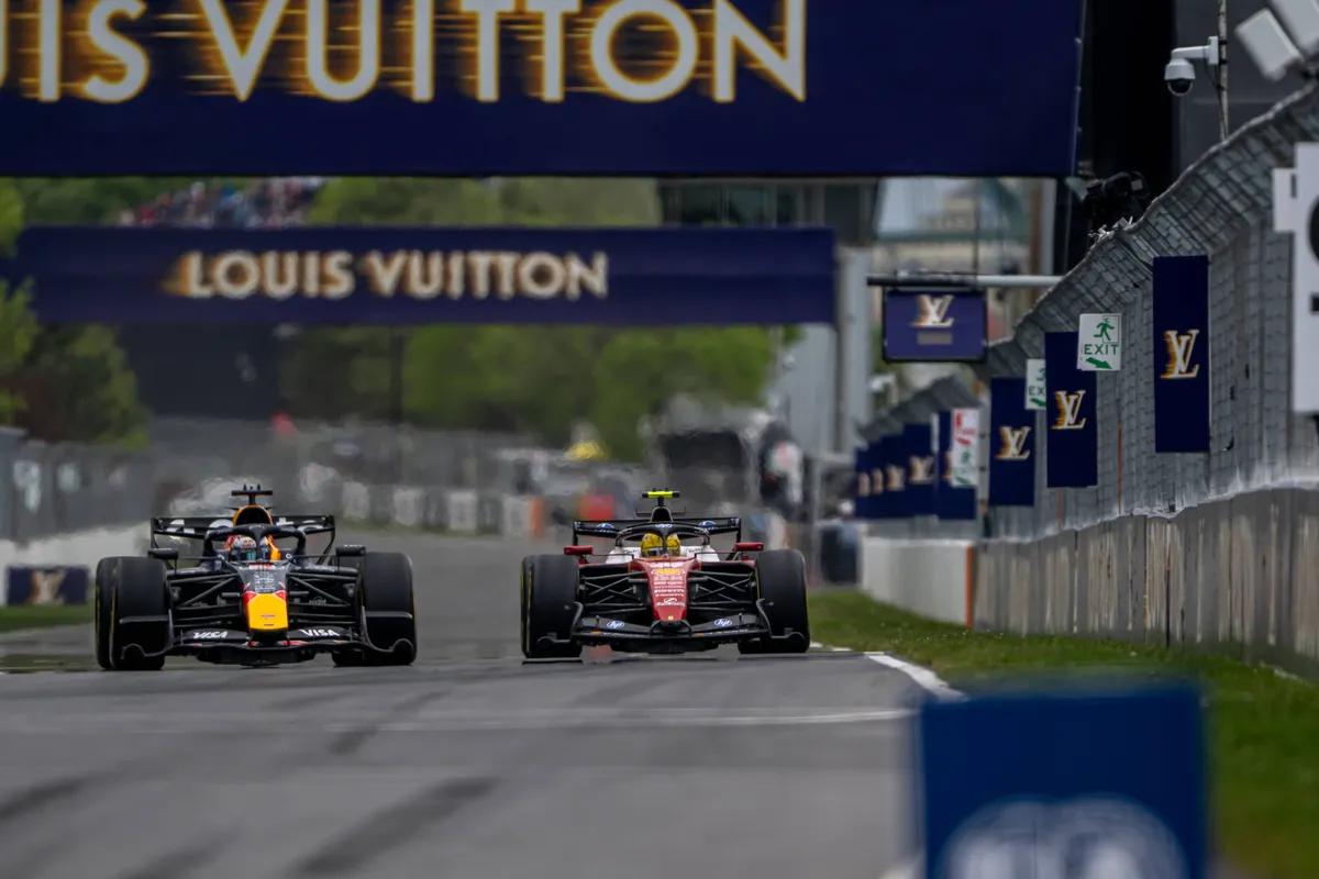 Max Verstappen en Lewis Hamilton in gevecht voor P2 tijdens de 2026 F1 GP Canada