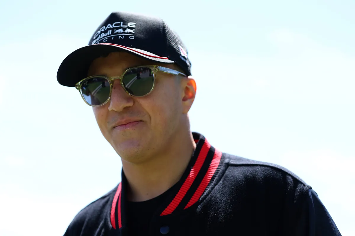 Red Bull Racing-coureur Isack Hadjar arriveert voor de 2026 F1 GP Canada