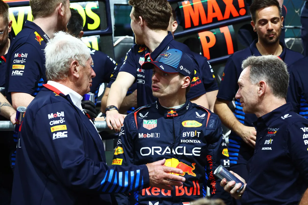 Max Verstappen, Helmut Marko en Christian Horner voor Red Bull Racing in 2024