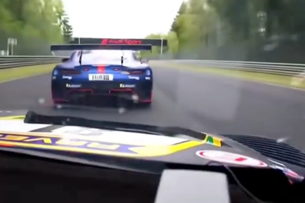 Max Verstappen-concurrent zingt het Verstappen-nummer op de Nürburgring