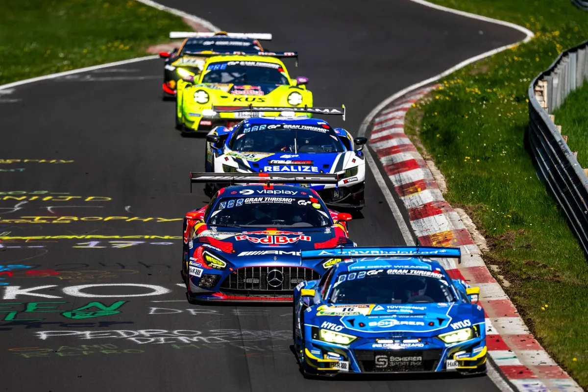 Max Verstappen rijdt op P2 in de vijfde race van de 2026 NLS-kalender