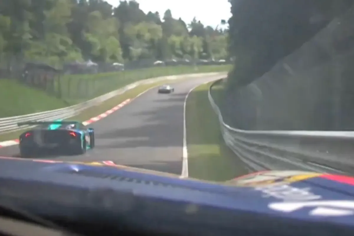 De bijna crash van Max Verstappen op de Nürburgring