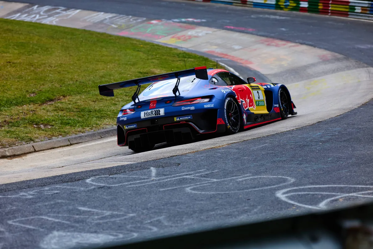 Max Verstappen op de Nürburgring Nordschleife tijdens de 24 uur van de Nürburgring