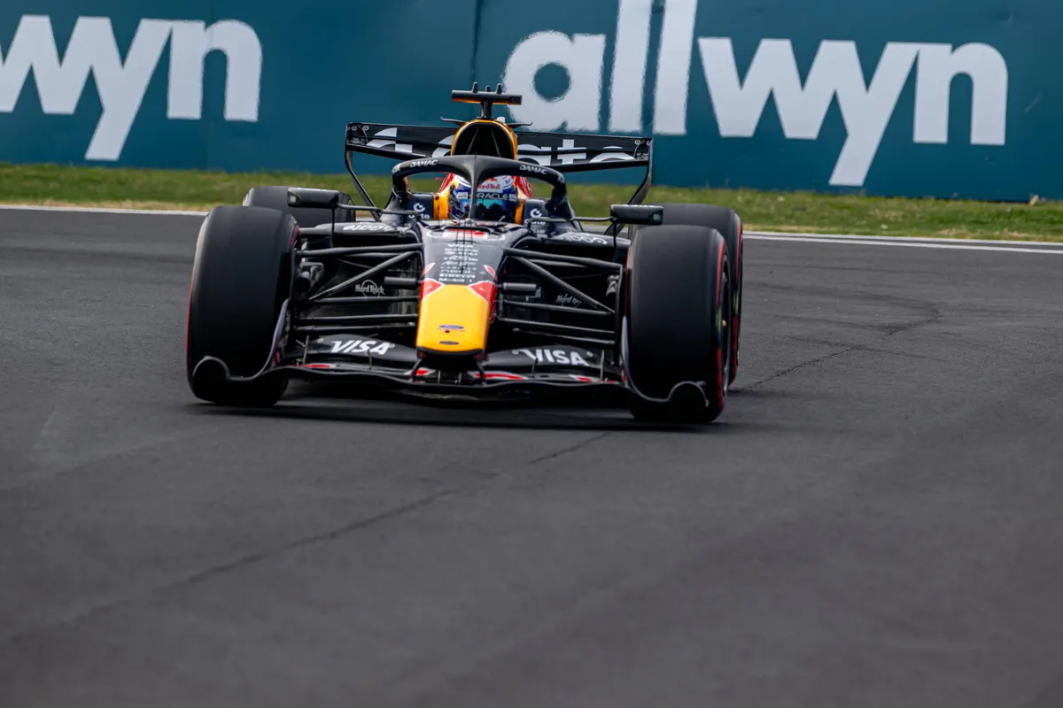 Red Bull-coureur Max Verstappen in zijn RB22