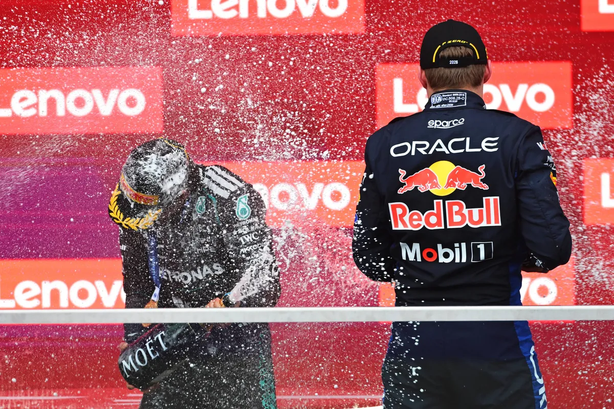 Max Verstappen en Kimi Antonelli op het podium in Canada in 2026