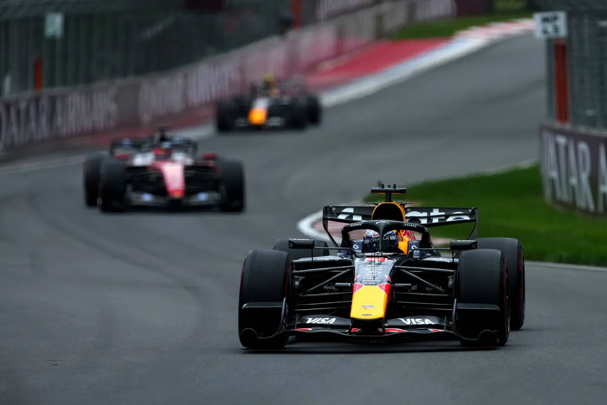De RB22 van Max Verstappen tijdens de race in Canada in 2026