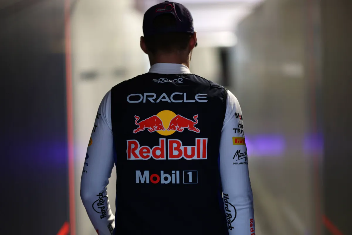 Max Verstappen in de garage op zaterdag tijdens de F1 Grand Prix van Miami in 2026