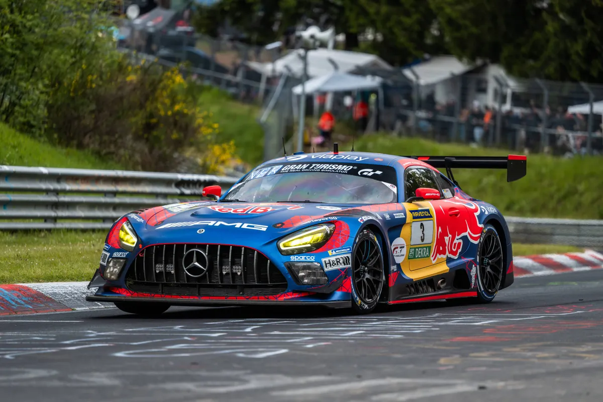 Max Verstappen in de Mercedes-AMG GT3-bolide op de Nürburgring