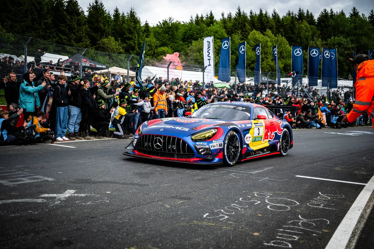 De Mercedes-AMG GT3 van Verstappen Racing op de Nürburgring Nordschleife