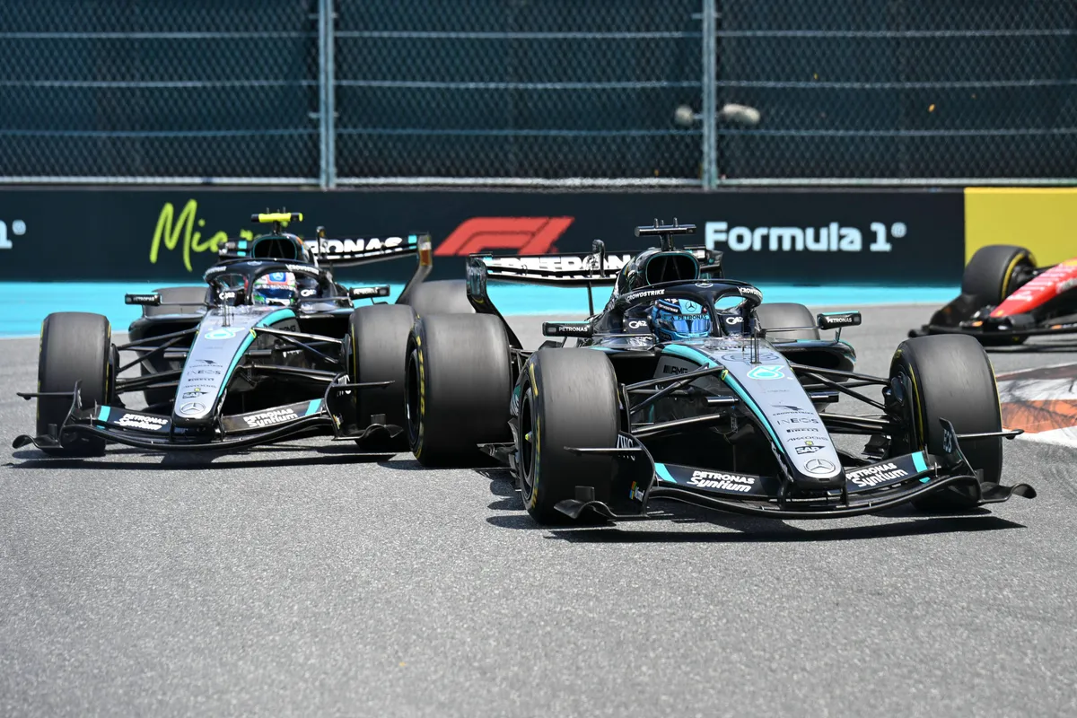 George Russell en Kimi Antonelli vechten een Mercedes-strijd uit in Miami 2026