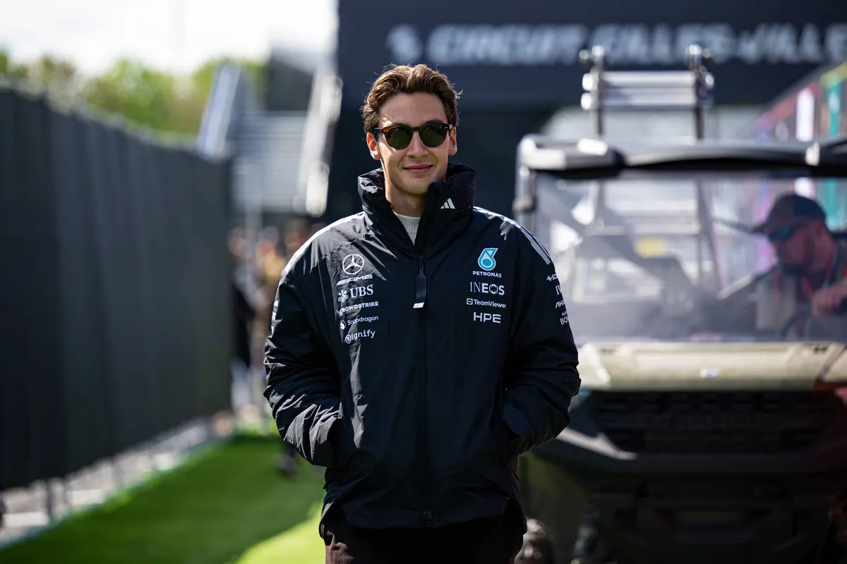 Mercedes-coureur George Russell achter de schermen tijdens GP Canada 2026