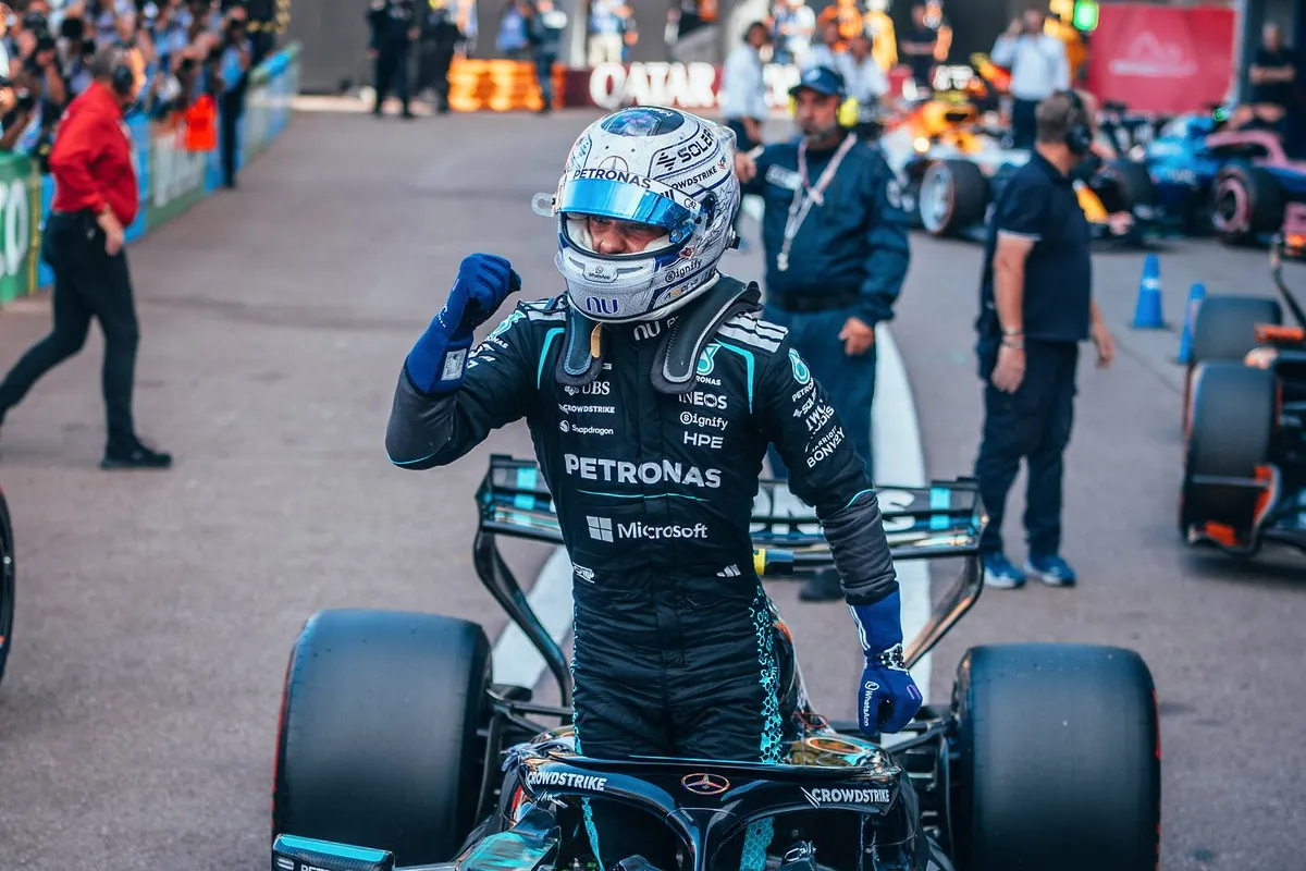 Andrea Kimi Antonelli na zijn pole position na afloop van de kwalificatie voor de F1 Grand Prix van Monaco in 2026