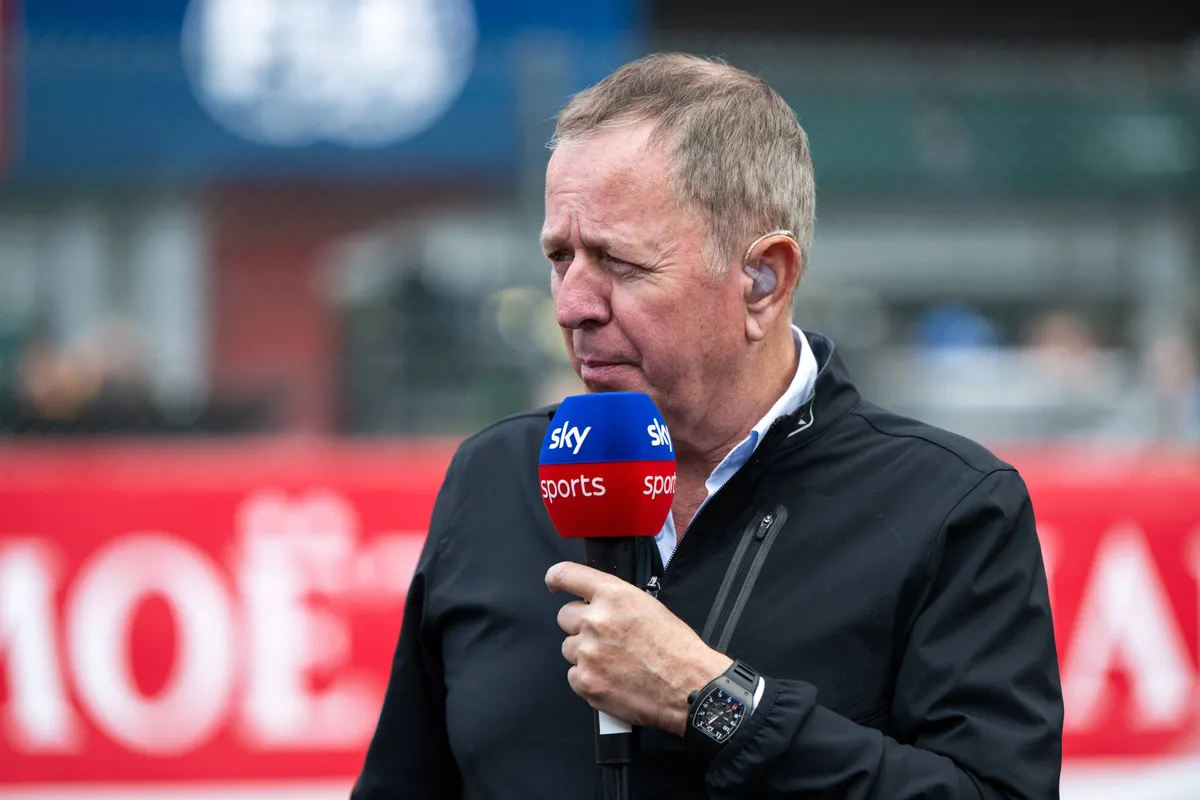 Martin Brundle voor Sky F1 in de F1 paddock