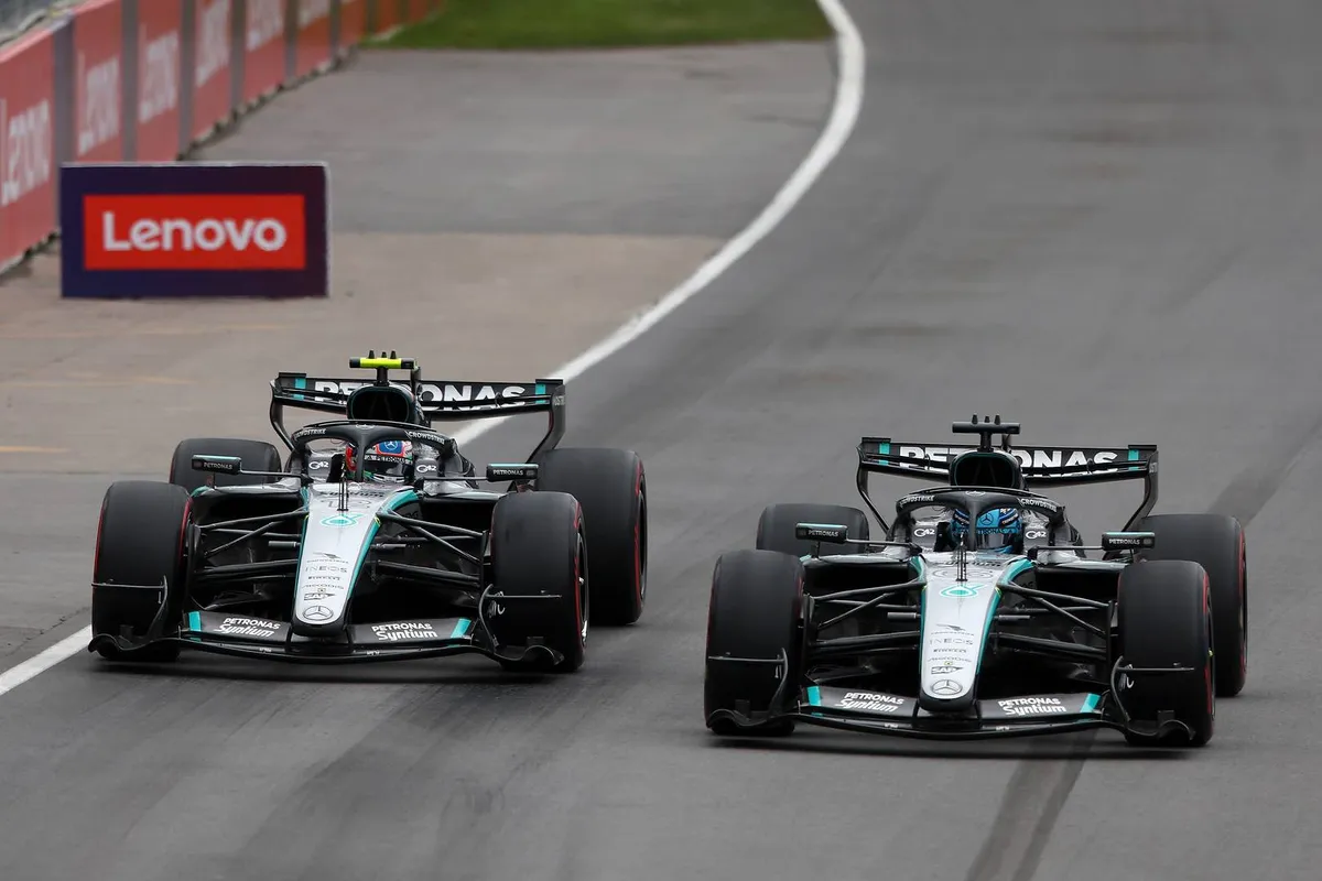 George Russell en Kimi Antonelli in gevecht tijdens de F1 Grand Prix van Canada in 2026