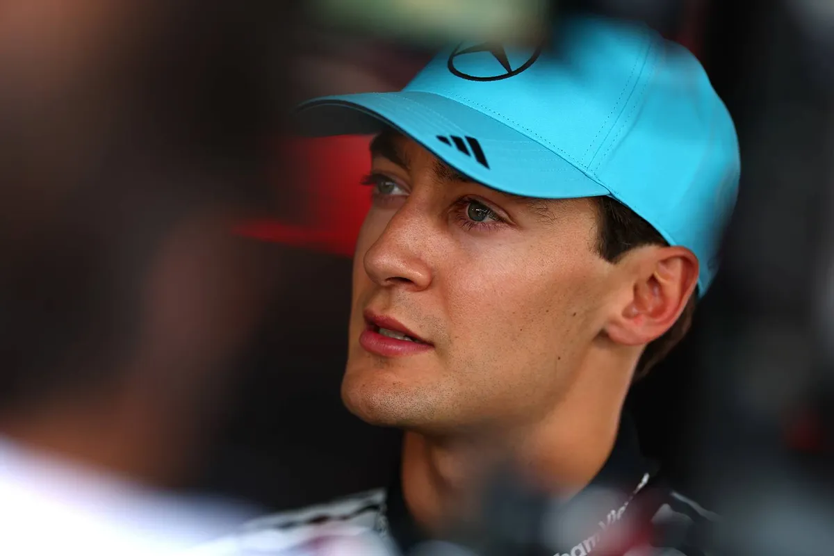 George Russell in gesprek met de media tijdens het F1-raceweekend in Barcelona (2026)