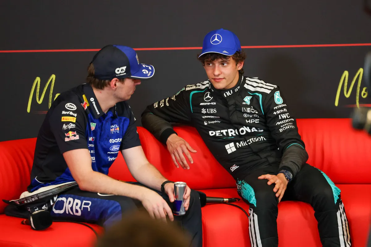 Max Verstappen en Kimi Antonelli in de persconferentie in Monaco