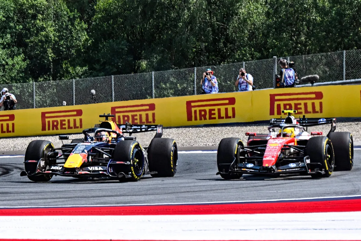 Max Verstappen in gevecht met Lewis Hamilton in Oostenrijk