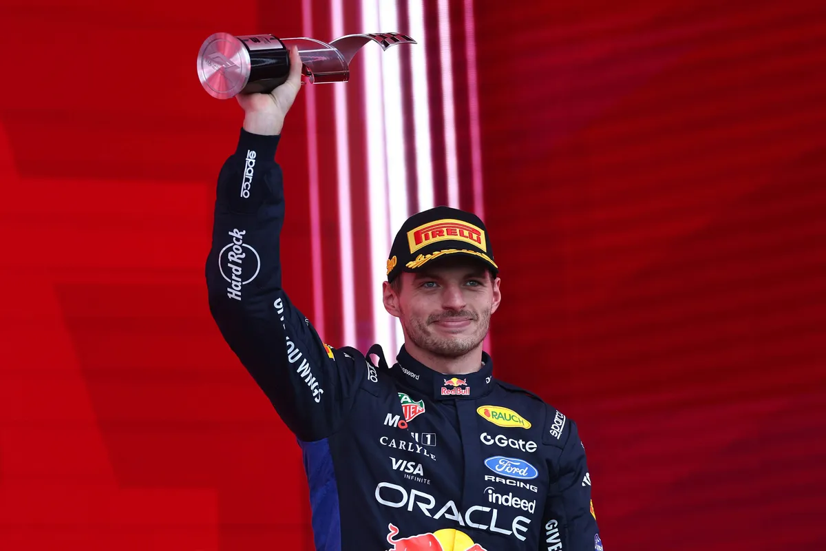 Max Verstappen op het podium na afloop van de F1 Grand Prix van Canada in 2026