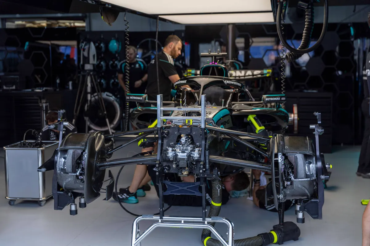 Mercedes garage