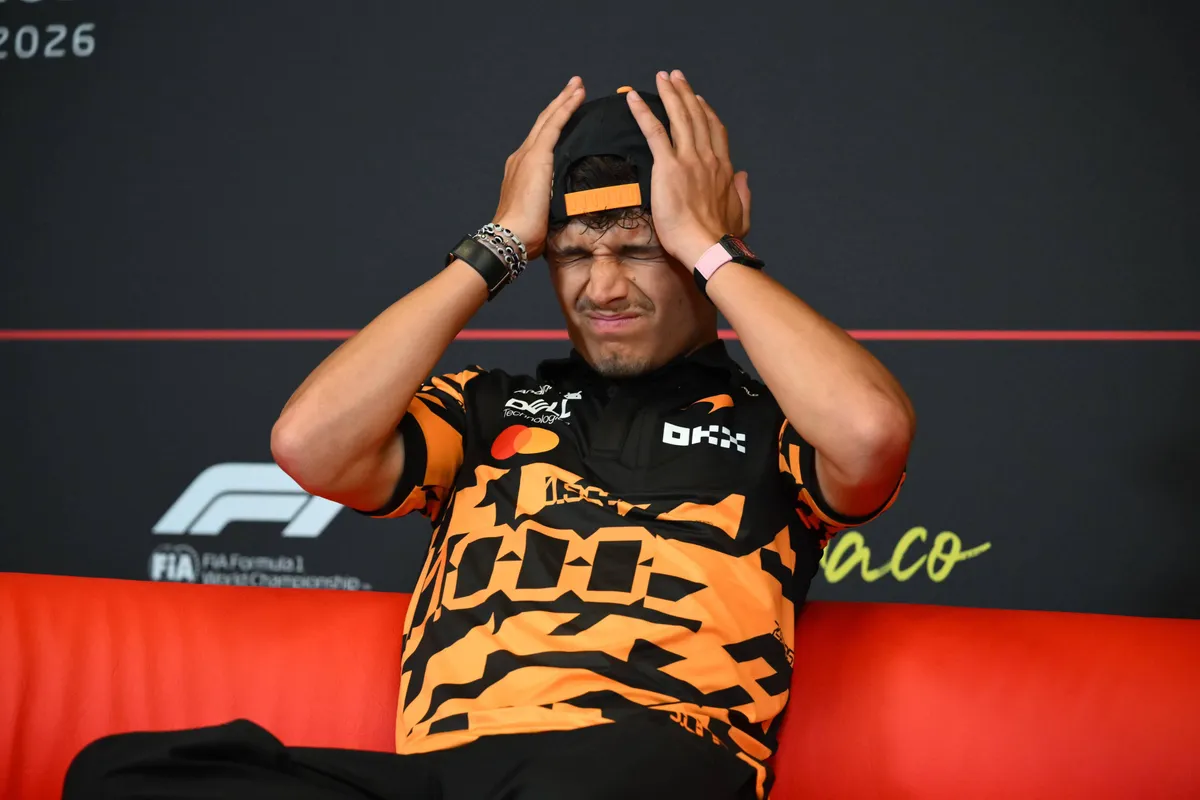 McLaren-coureur Lando Norris tijdens de persconferentie in Monaco