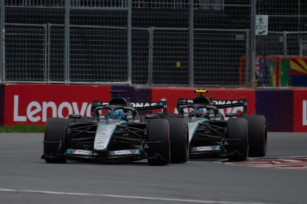 Mercedes-coureurs Kimi Antonelli en George Russell met elkaar in gevecht in Canada